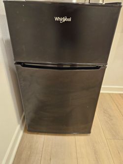 Whirlpool 3.1 cuft mini fridge