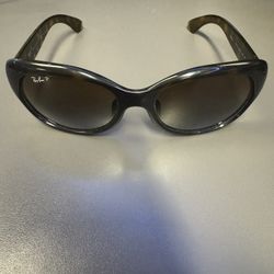 Ray-Ban RB4325 710/T5 Polarized Tortoise Women's Sunglasses Product Overview These authentic Ray-Ban RB4325 sunglasses feature a bold, oversized butte