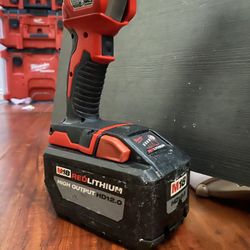 Milwaukee Battery / Flashlight 