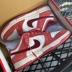 Nike Dunk Vday