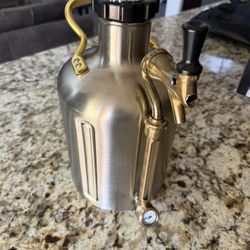 GrowlerWerks Beer Growler