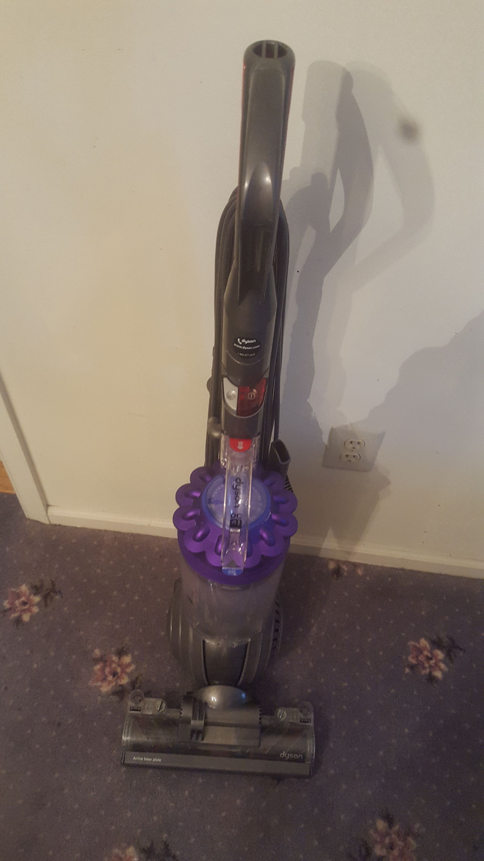 Dyson Dc 41 Vacuum cleaner ONLY a FEW months old