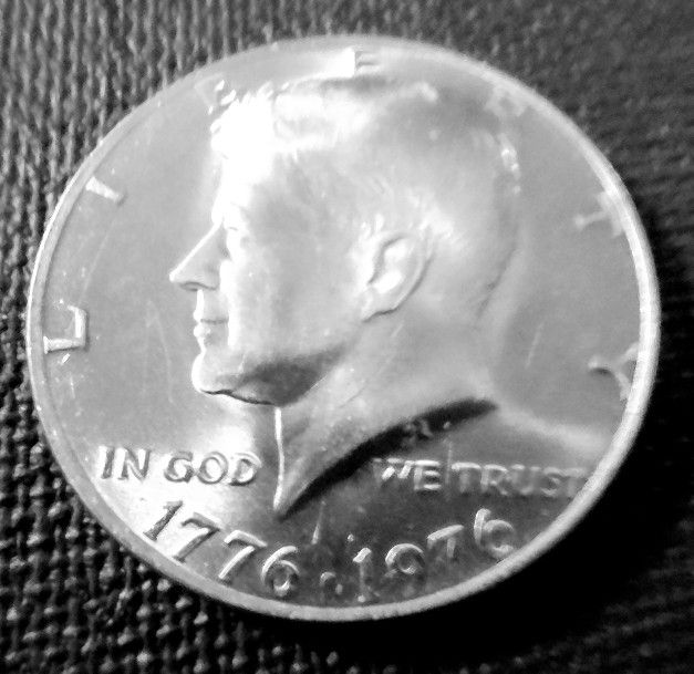 1976 Kennedy Bicentennial Half Dollar Excellent Condition