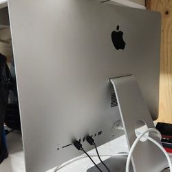 Apple iMac 21.5" (Late 2013) - Upgraded Fast 500GB SSD! | CRACKED SCREEN - Works Great!
