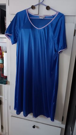 4 like new nice ladies PJ gowns 1st 2 size M and thin  3rd L thin..4th kinda thin S/M very nice  condition $6.each