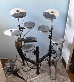 Electronic Roland Drum Set