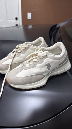 Sneaker size  7.5 US