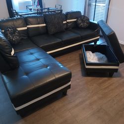  BEAUTIFUL SECTIONAL COUCH