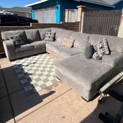 Grey Sectional Couch With chaise Lounge