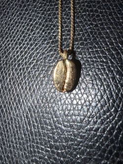 14k gold pendant and chain