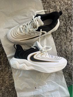 Woman Basketball shoes
