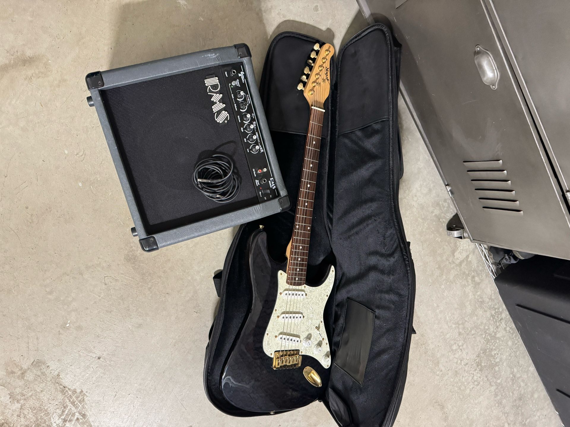 Arbor Electric Bass Guitar + RMS G20 Amplifier