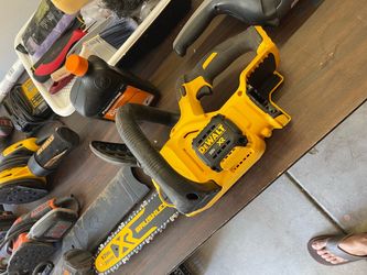 DEWALT 20V XR Brushless 12in Cordless Chainsaw