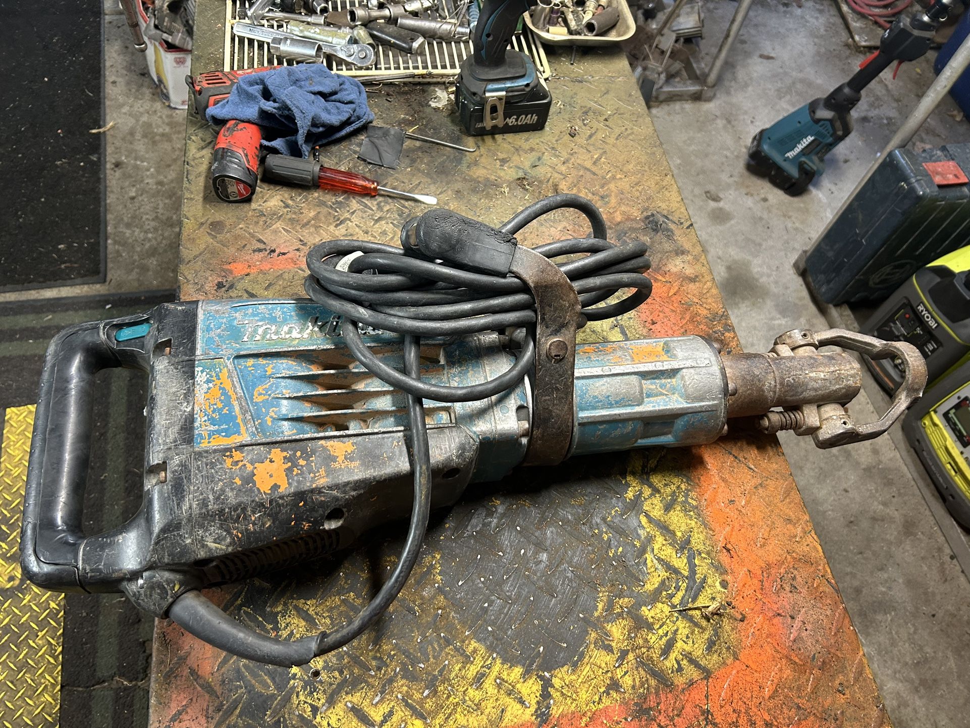 MAKITA DEMOLITION HAMMER HM1307CB