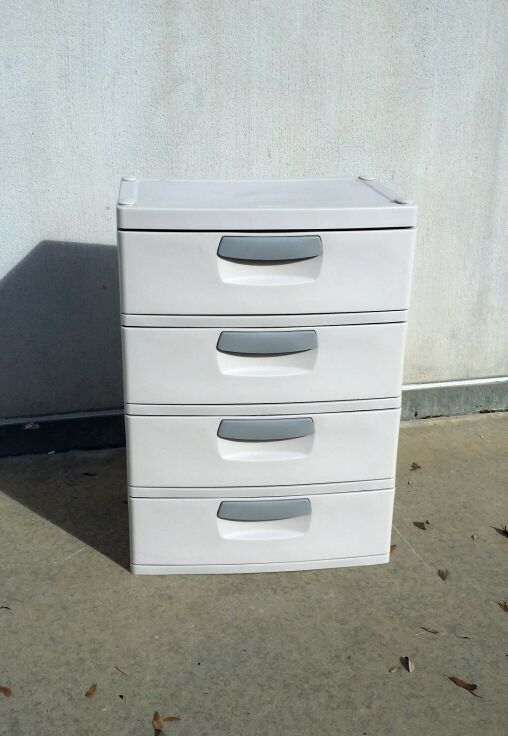 Excellent Condition Sterilite 0174 4-Drawer Cabinet