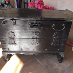 Vintage Chinese Chest