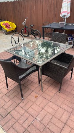 Pato Table And Chairs Set