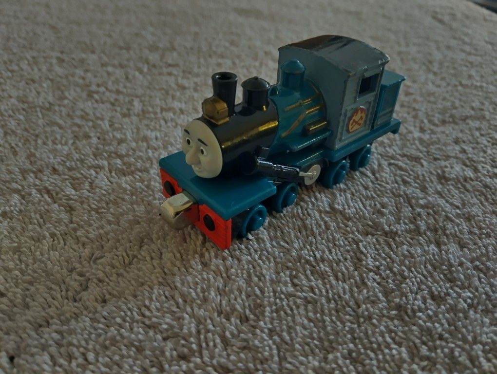 THOMAS AND FRIENDS TRAIN ALLOY MAGNETIC CHARLIE PATTI