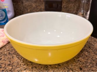 Vintage Pyrex 404 Yellow Mixing Bowl 4 Qt Primary Colors Large 13” USA