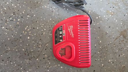 Milwaukee  m12 charger