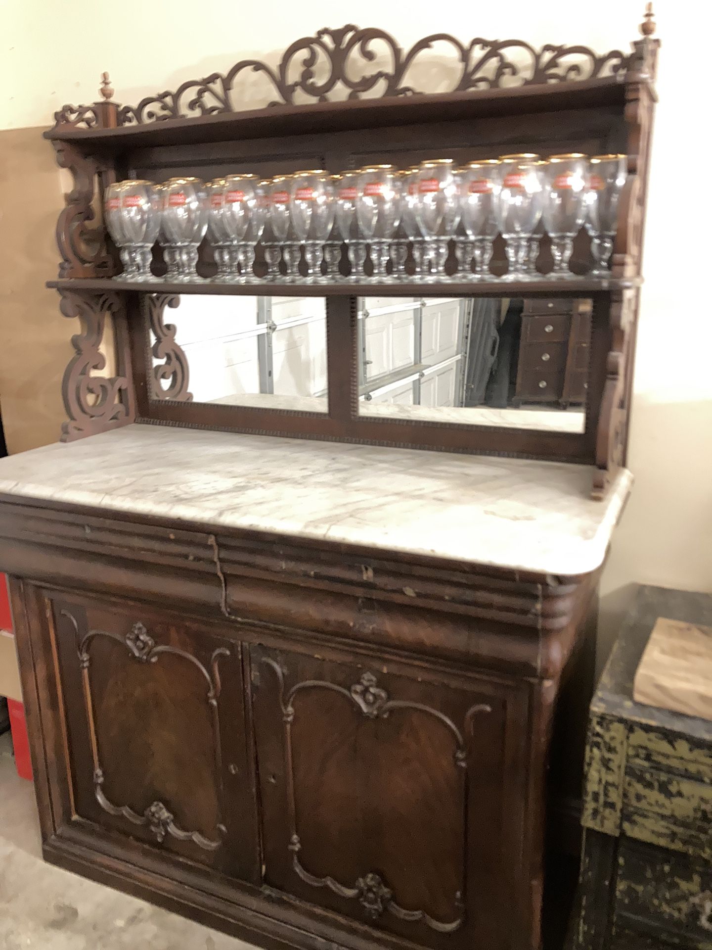 Early- Dry Bar With Mirrored Hutch top Plenty Of Storage $250 