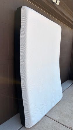 Full Size Mattress. Excellent condition! Very comfortable.