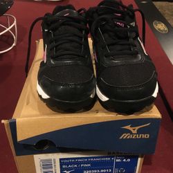 Youth Mizuno Baseball/Softball Cleats