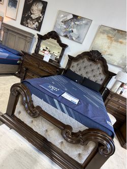 Dark Brown Queen Bed Set