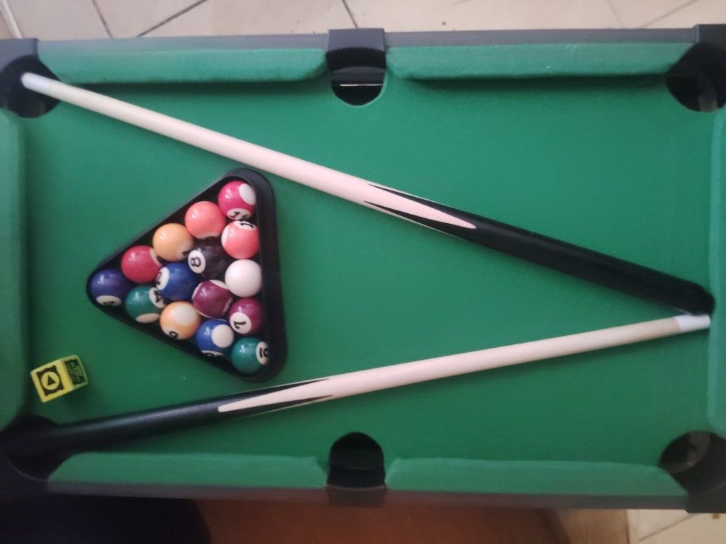 Mini Pool Table