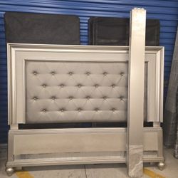 King-size Glamorous Bed w/ matching Lamps