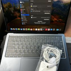 MacBook Air M2 13.3 Inch