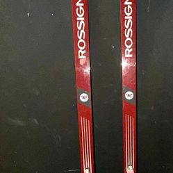 Pair of vintage Rossignol Horizon AR cross-country skis by Rossignol, made in France – Red – Cabin / Lodge Decor