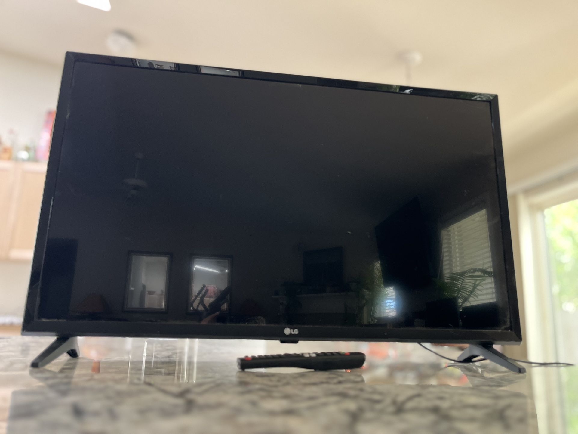 LG TV 32” Screen