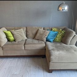 2-Piece Sectional Couch with Chaise