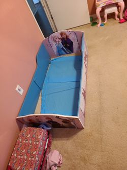 Delta Children Wood Toddler Bed - Greenguard Gold Certified, Disney Frozen II
$40 OBO