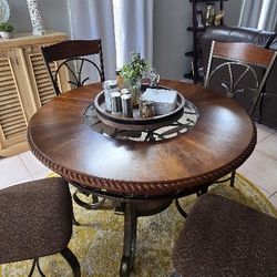 Dining Table W/4 Chairs