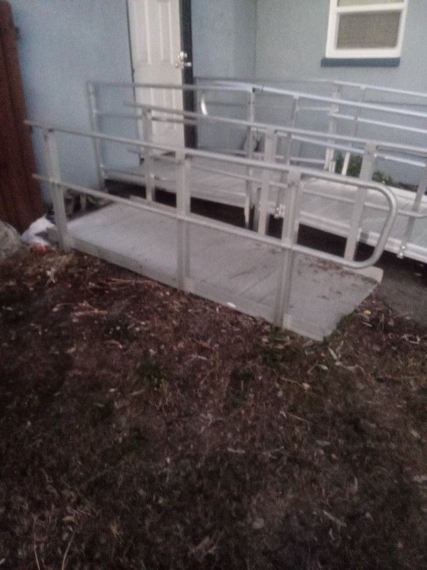 Handicap Ramp All Aluminum Ready To Install Or Pick Up First 300 Or Make Offer
