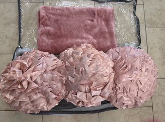Beautiful Blush Pink Pillow & Throw Blanket Set – Soft & Elegant