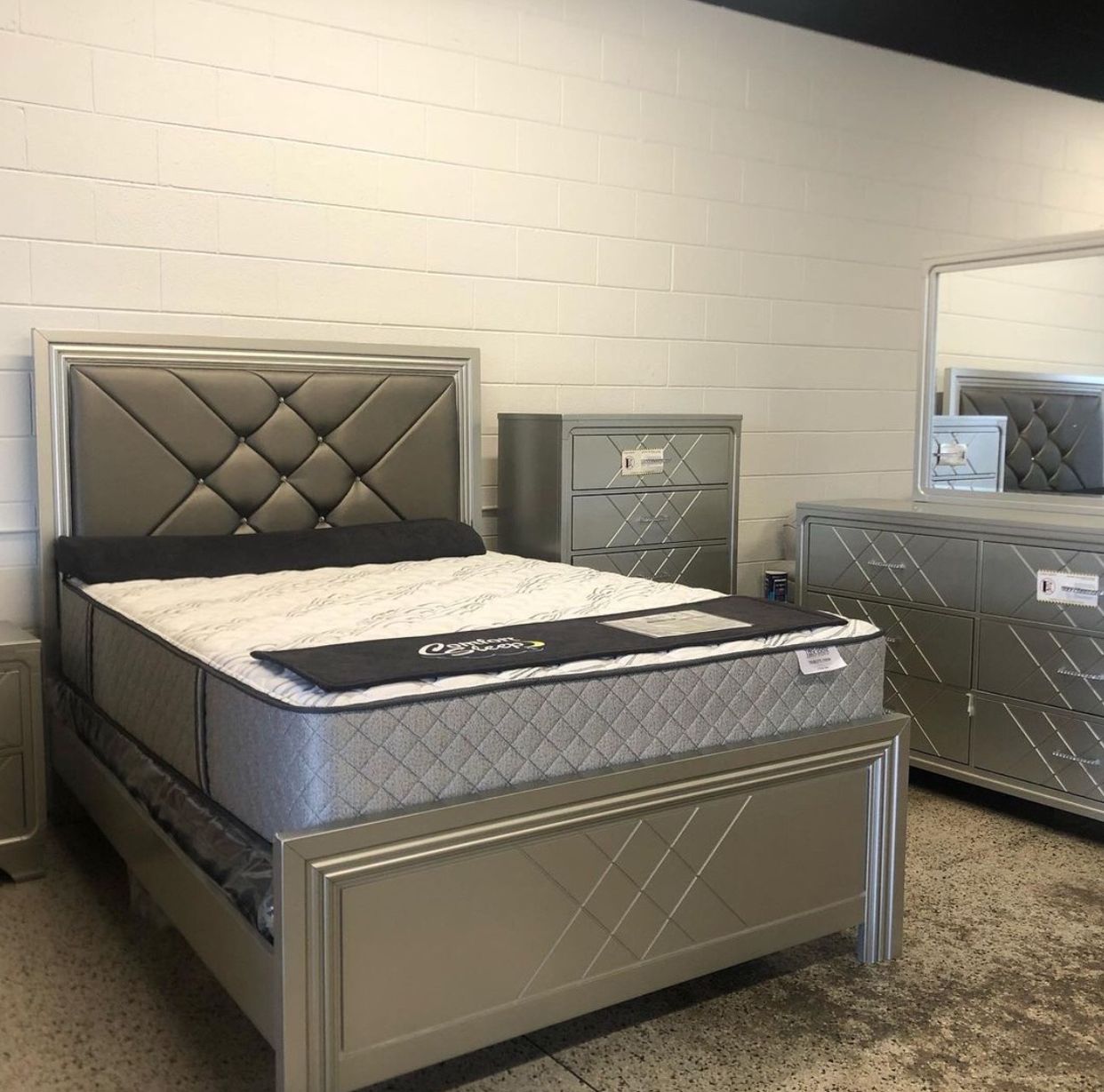 Phoebe Silver Panel Bedroom Set (Queen and King Bed