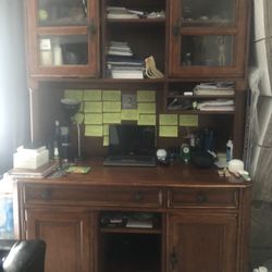 Credenza Desk w/ Hutch