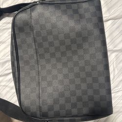 Louis Vuitton Damier Graphite Messenger Bag – Original
