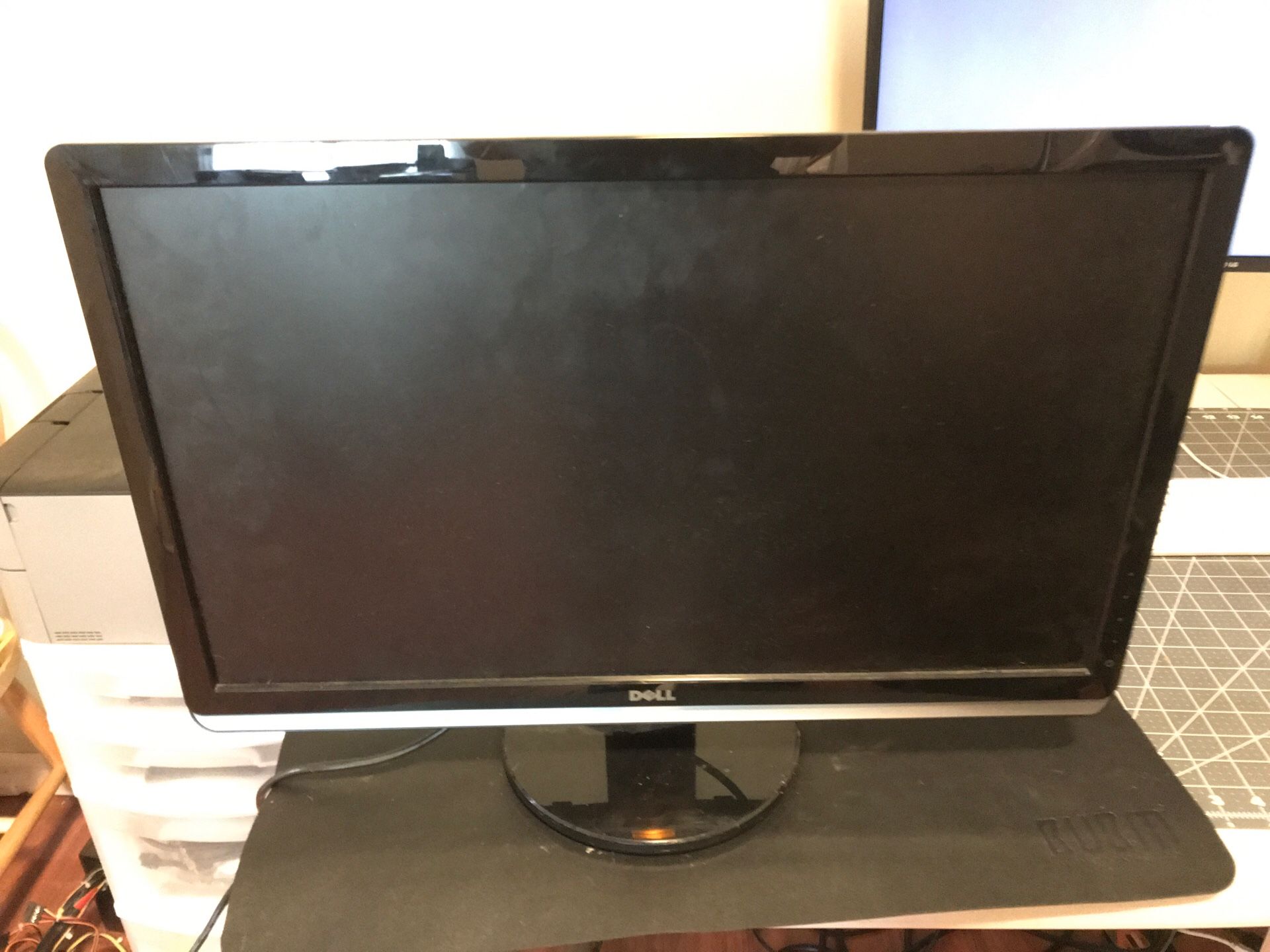 Dell 21 inch LCD HD computer monitor 1080p