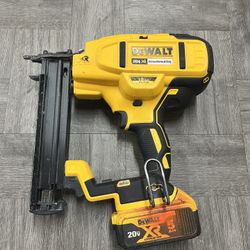 Dewalt Stapler DCN681 *4149