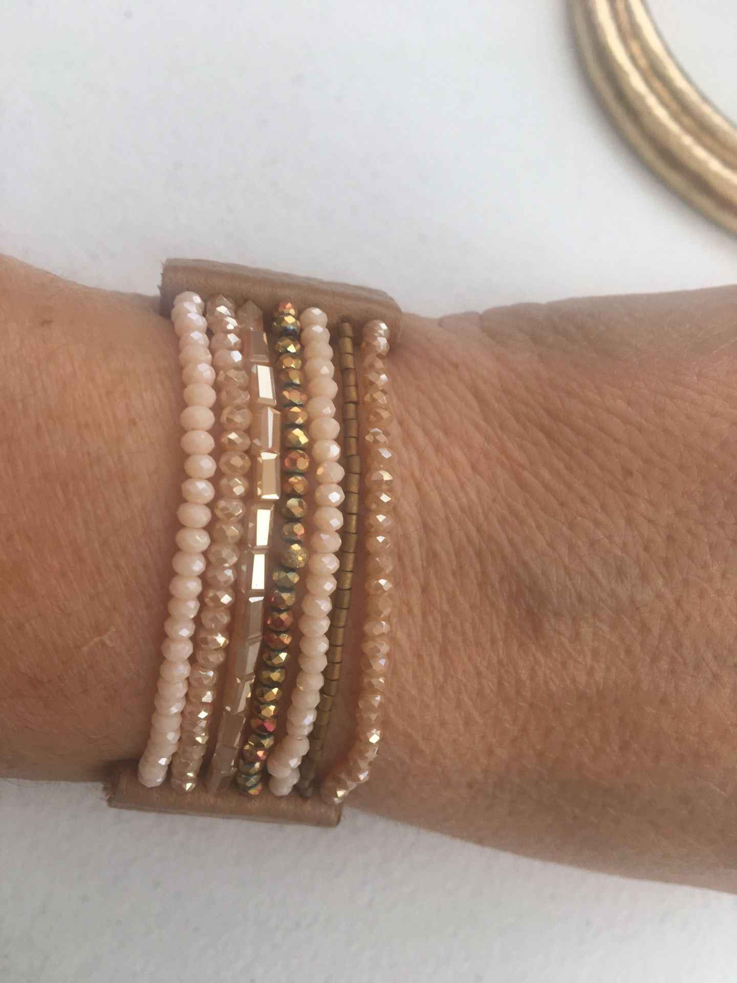 bracelet multi bead leather back magnetic closure