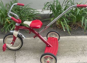 Radio flyer tricycle with handle