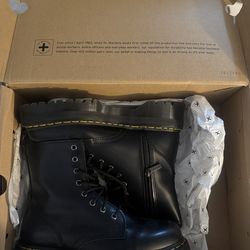 Dr. Martens. Jadon Smooth Leather Platform Boots