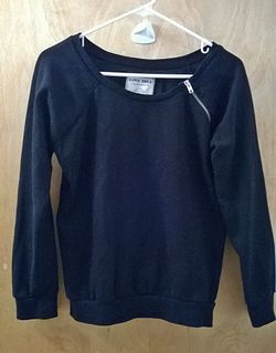 Love Tree Black Sweatshirt, Size S