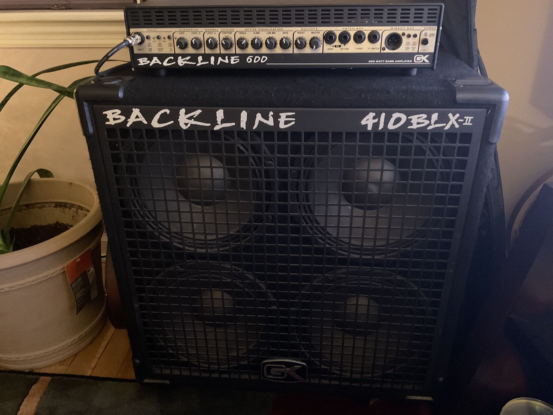 GK  BACKLINE 600  BASS AMP , AND GK BACKLINE  4X10 BLX BASS CABINET ,  IN VERY GOOD CONDITION. $325