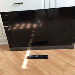 Flat Screen Sony 32 Inch TV With Wall Mount