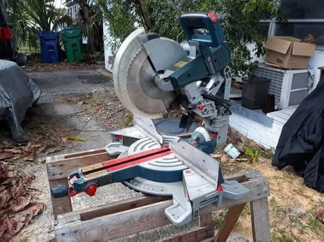 Like New! Bosch 12 in. Dual Bevel Glide Miter Saw